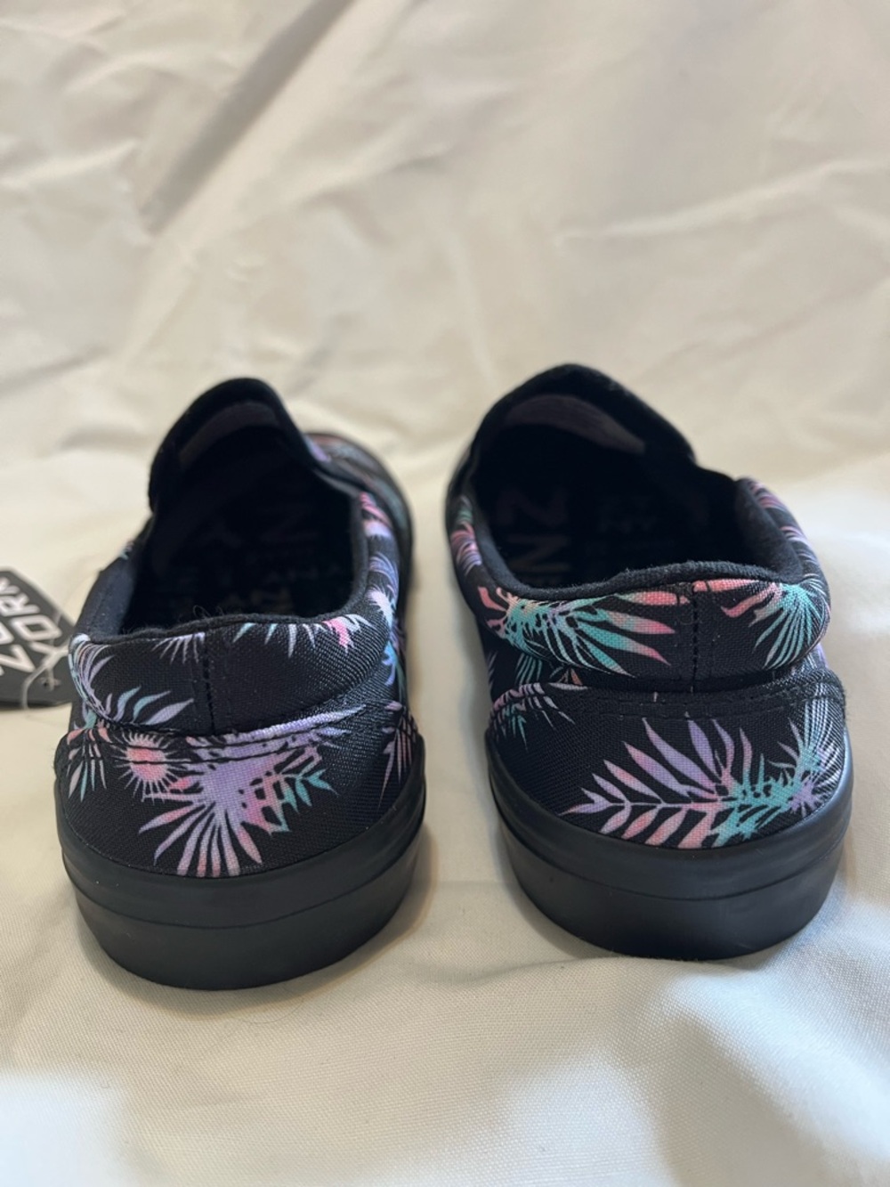 NWT Zoo York Black Slip-On Sneakers with Vibrant Tropical Print - Picture 8 of 11